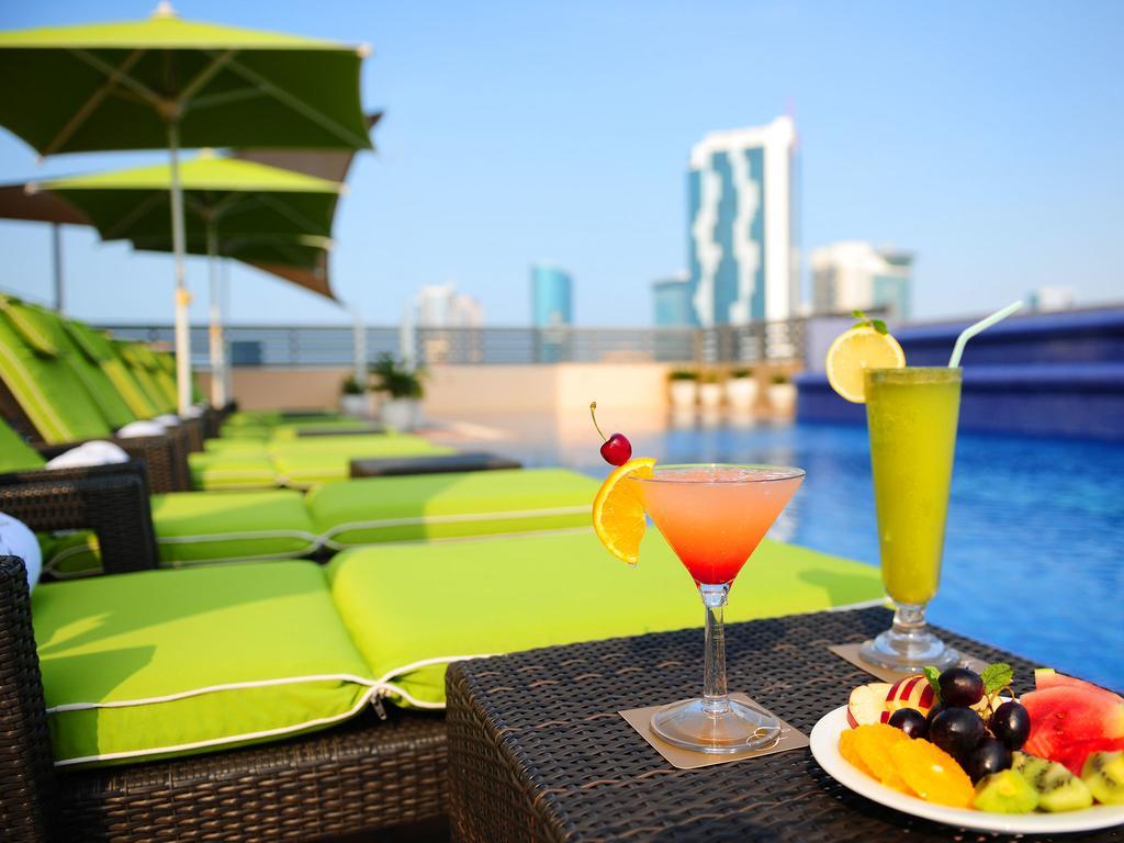 Fraser Suites Seef Bahrain Manama Eksteriør bilde Pool at the hotel